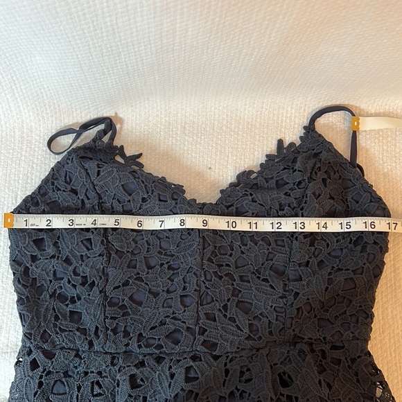 ASTR -the label- navy lace spaghetti strap fit and flare midi dress size L - Picture 11 of 11
